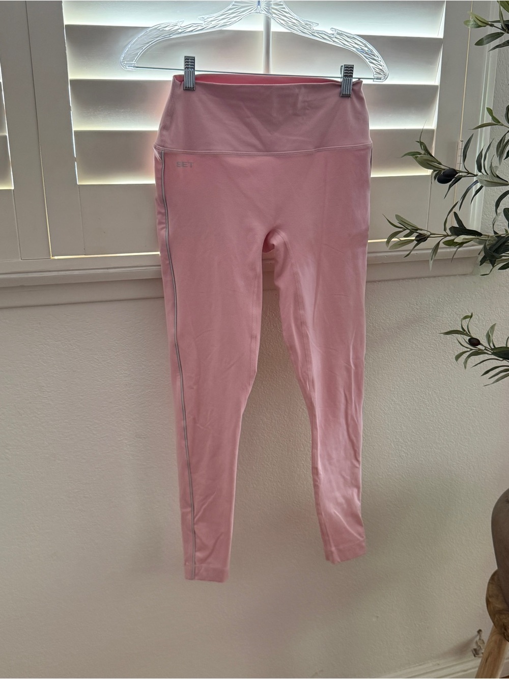 Set active formcloud pipe leggings and cloud training cami in blush - Picture 4 of 9